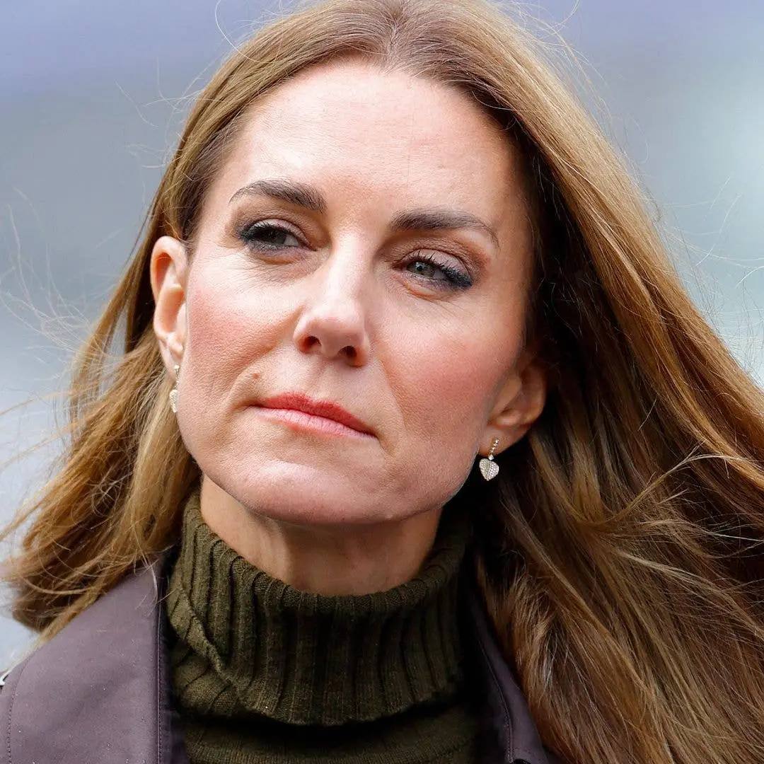 Kylie Kelce, cunhada de Travis Kelce, fez um pedido de desculpas urgente para Kate Middleton após seu comportamento con…