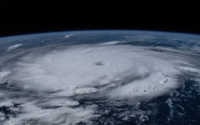Setembro sem furacões no Atlântico Norte, um fato raro desde 1950. O El Niño aumentou o cisalhamento do vento, desorgan…