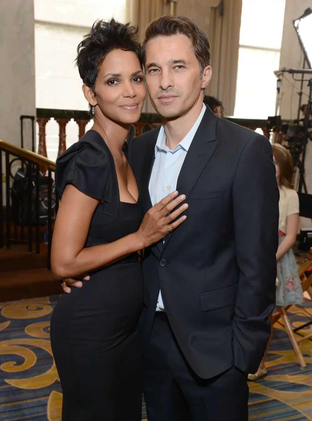 Martinez pediu ordem de restrição de violência doméstica contra Halle Berry e solicitou suspensão das visitas ao filho.…