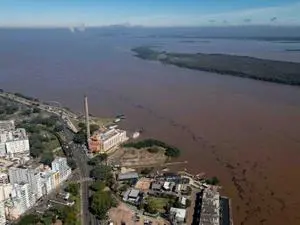 Guaiba subiu e alagou ruas em Porto Alegre, a Defesa Civil emitiu alerta. Essa situação mostra a fragilidade do planeja…