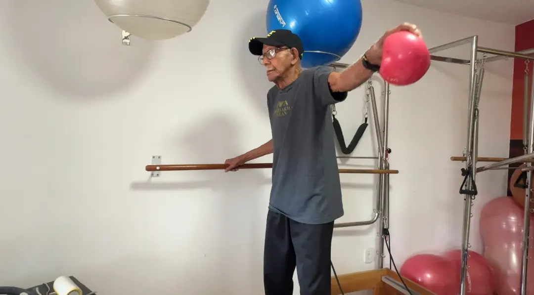 Francisco do Nascimento, 101 anos em Cabo Frio, mantém rotina de pilates e exercícios. A disciplina dele, escolhendo o …