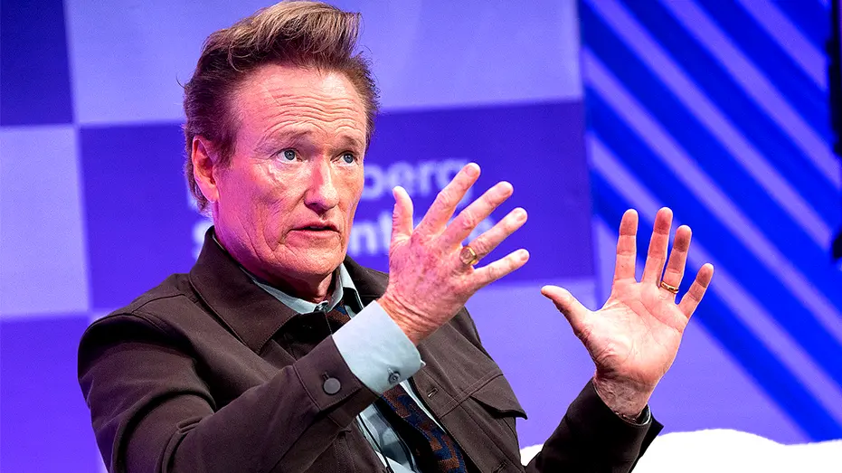 Conan O Brien comparou o declínio da TV noturna a Detroit ao falar sobre o cenário de late night. A ideia de que as red…