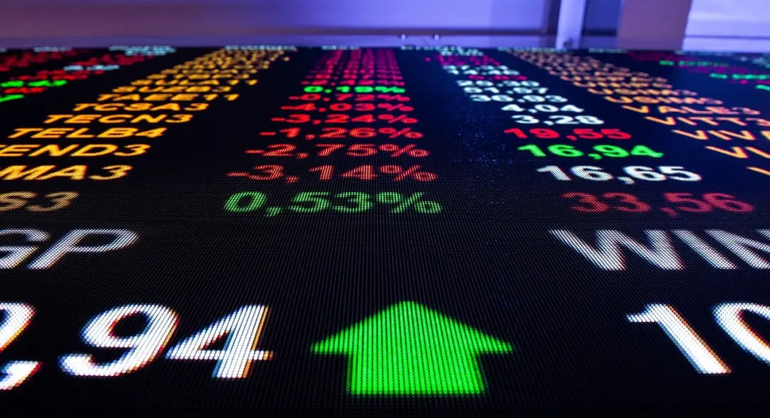 Ibovespa fechou com alta de 0,46% na quinta-feira, puxado pela Petrobras, enquanto o mercado aguarda o primeiro turno e…