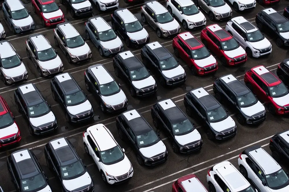 Caída de 5,5% nas entregas da General Motors nos EUA, enquanto a Toyota cresce um pouco. O preço médio de carro novo pa…