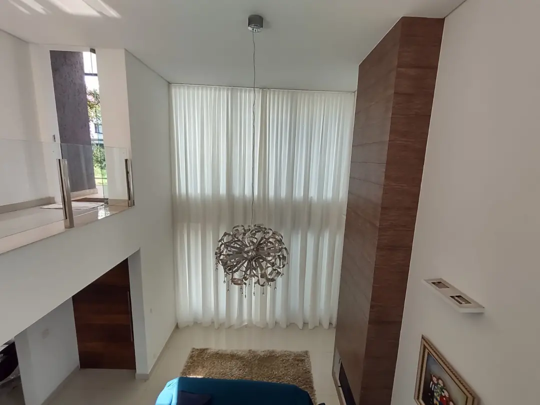 Projetos de casa inteligente em Belo Horizonte já incluem persianas automatizadas desde a planta. Controle de luz e pri…