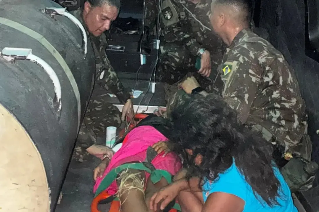 Criança indígena de 11 anos foi resgatada de uma comunidade isolada no Amazonas após picada pela surucucu, cobra mais v…