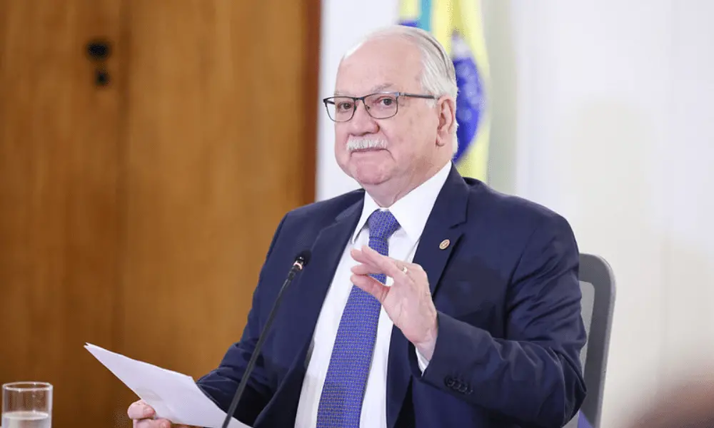 Fachin pede confiança nas instituições e reconhece o trabalho da Justiça Eleitoral, citando mais de 1,9 milhão de mesár…
