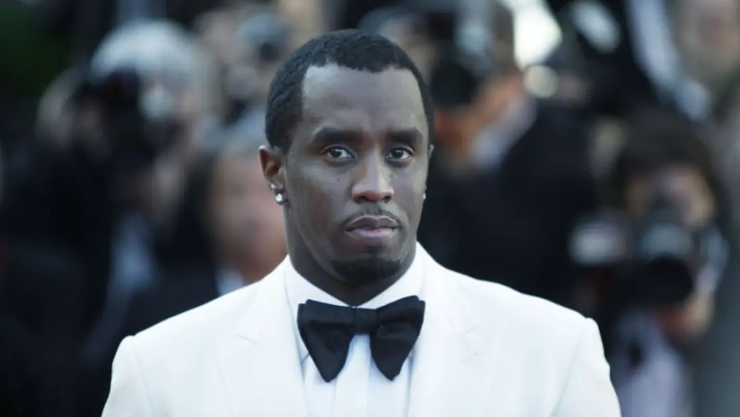 Diddy voltou para o confinamento solitário em uma prisão federal de Nova Jersey após vídeos mostrarem ele usando um tel…