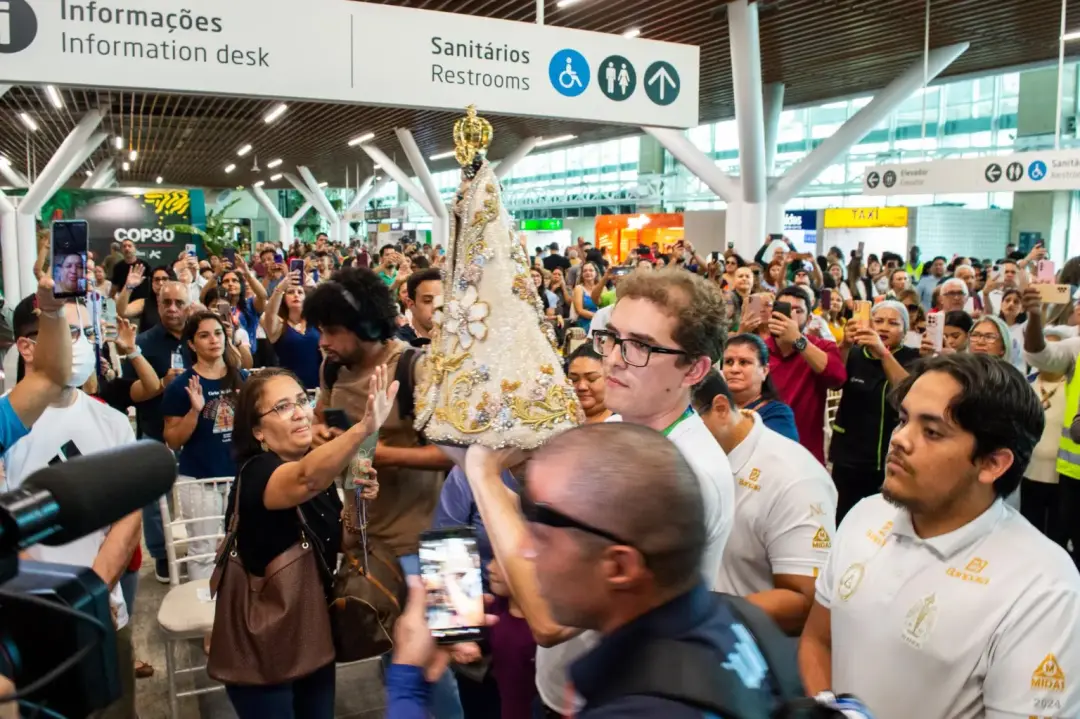 Aeroporto de Belém tem benção das aeronaves dia 6 de outubro, com a imagem peregrina presente. Ver essa homenagem à tra…