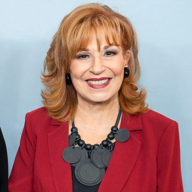 Joy Behar faltou ao The View no dia 1 de Outubro por estar se recuperando de uma lesão nos bastidores. É chato ver a pr…