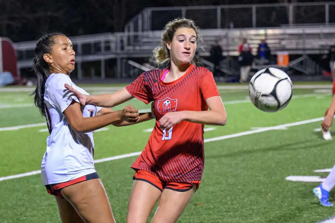 Gianna Pitts fez hat trick em menos de 2 minutos e 23 segundos no jogo da Mechanicville, que ganhou de 9 a 0 contra Gre…