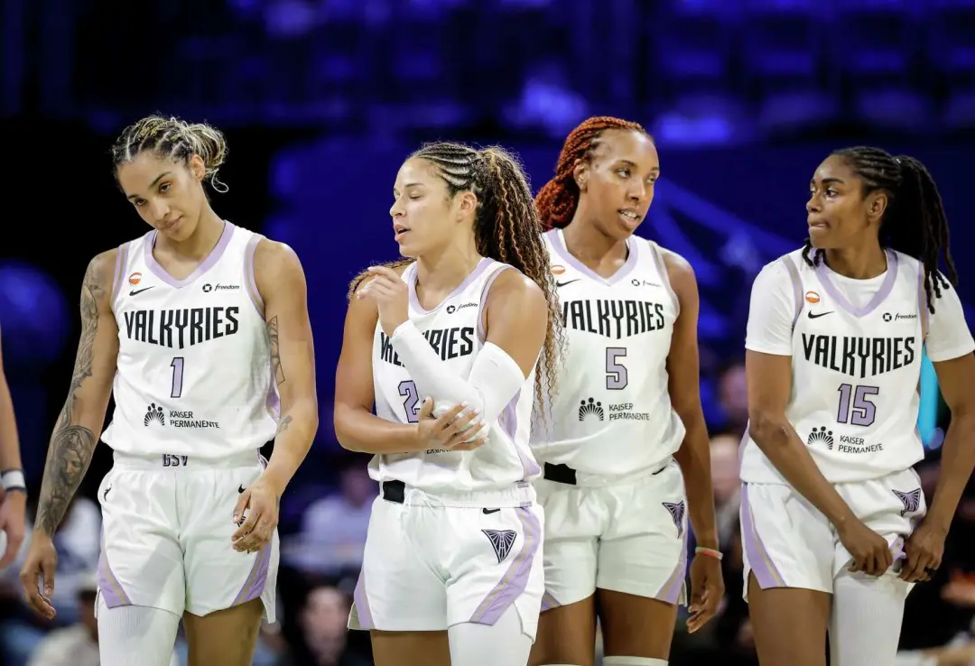 Dallas voltou os Valkyries para a Terra em Texas, com a Arike Ogunbowale marcando 45 pontos no jogo 2 e levando a derro…