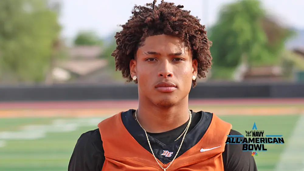 Jaelyn Easterling-Flores vai ser homenageado como Navy All-American em Goodyear, Arizona, no dia 2 de outubro. É bom ve…