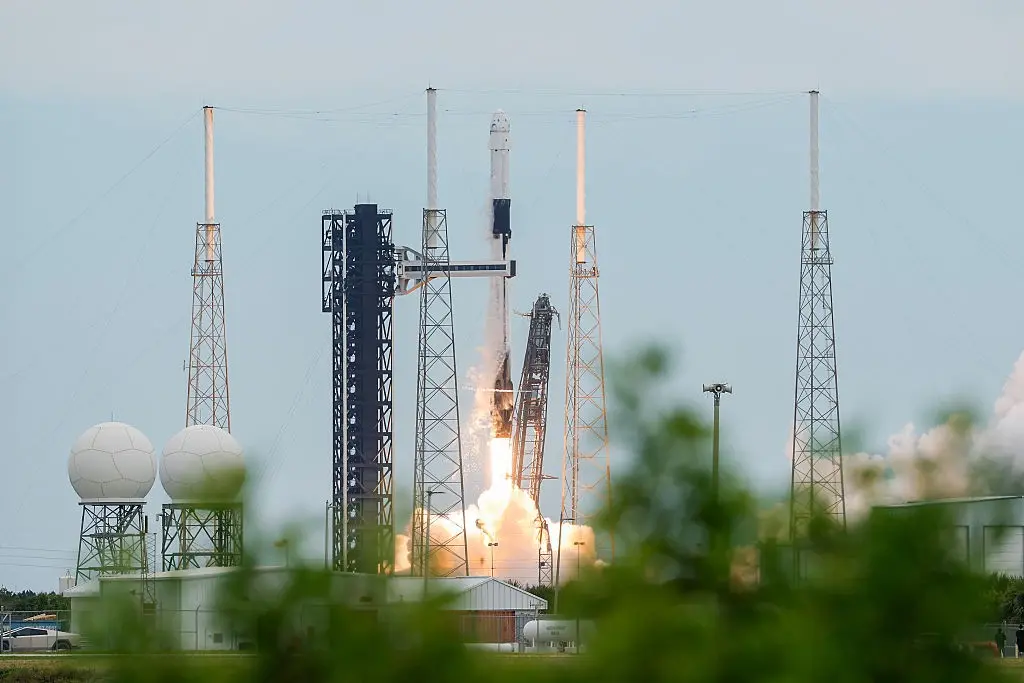 Cabo Canaveral, na Flórida, viu a missão Crew-13 da SpaceX partir em 8 horas rumo à Estação Espacial Internacional. A v…
