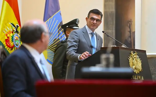Bolívia prende o procurador Roger Mariaca, que investigava o operador digital Fernando Cerimedo. Isso mostra como a sit…