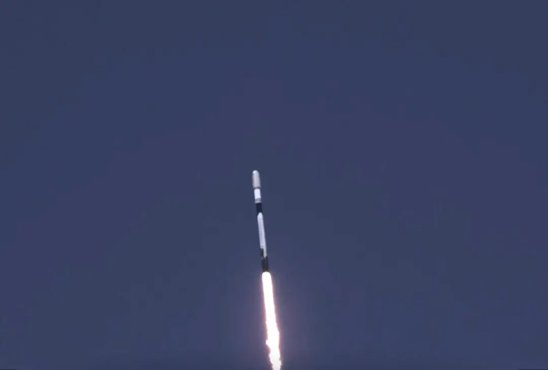 Projeto Suncatcher da Google testa chips de IA no espaço a bordo de foguete da SpaceX. Essa jornada em ambiente hostil …
