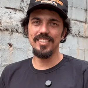 História de um homem viciado em comprar carro velho. O comportamento ilustra uma compulsão de consumo que foge do plane…