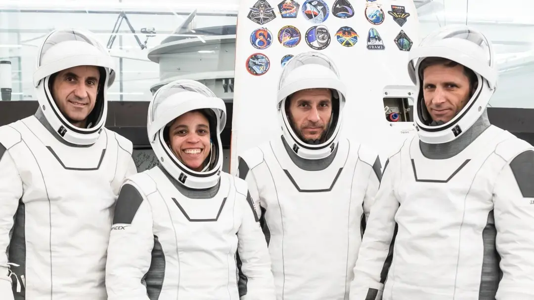 Crew-13 da SpaceX chegou à Estação Espacial Internacional com quatro astronautas. A missão rápida mostra a parceria ent…