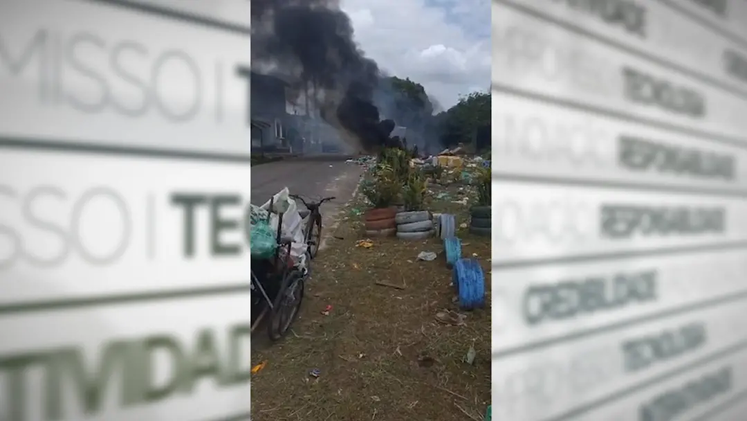 Incêndio em lixão irregular de Ananindeua, no bairro do Guajará, chamou atenção com fumaça preta. A queima de pneu e pl…