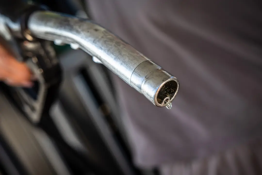 EUA pressionam a Europa para liberar reservas de diesel sob ameaça de embargo de exportação. A União Europeia tá coorde…