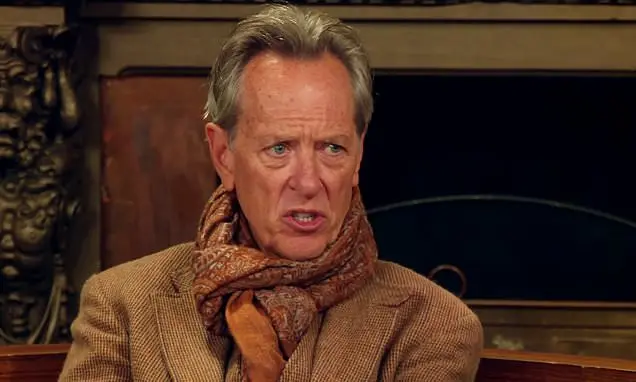 Richard E. Grant comete um deslize grande na frente dos Faithfuls minutos depois de ser nomeado Traitor. Declarar leald…