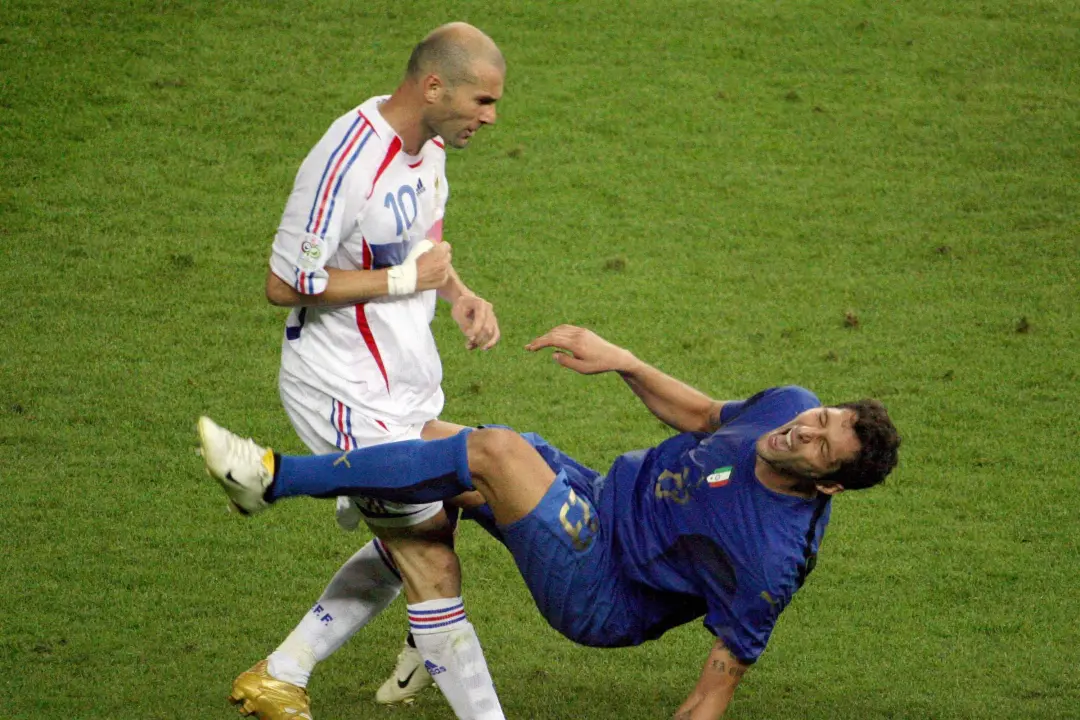 Zidane falou sobre a final da Copa de 2006, quando a França perdeu para a Itália nos pênaltis e ele foi expulso por cab…