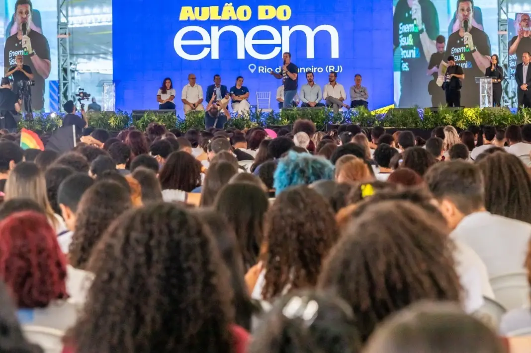 Mais de 2 mil estudantes participaram de aulão preparatório do Enem 2026 no Parque Olímpico do Rio. A organização desse…
