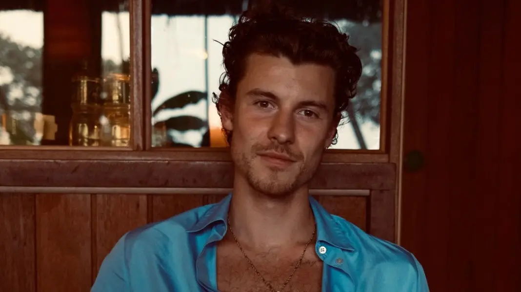 Ruan Patrick, vendedor ambulante em São Conrado, recebeu oferta de Shawn Mendes para custear um curso de inglês. É um g…
