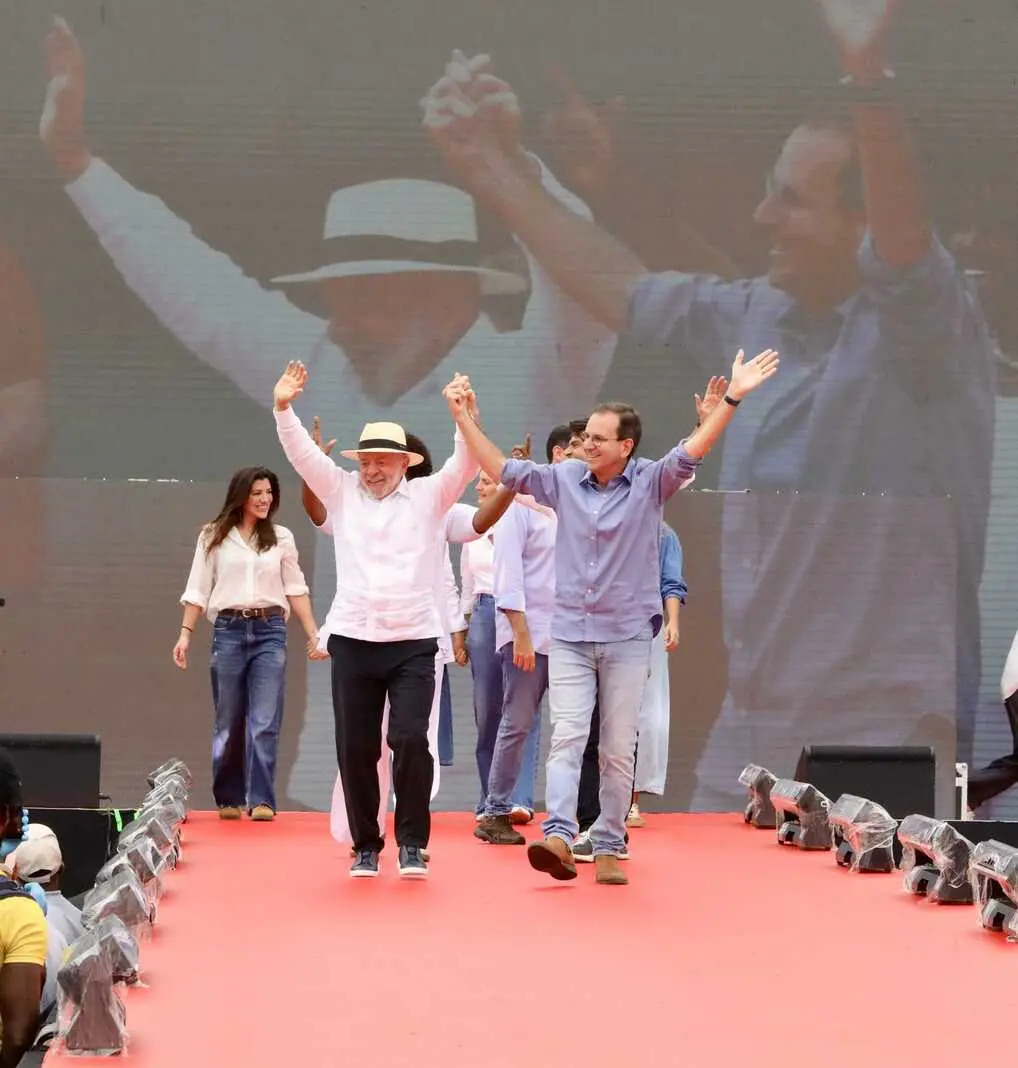 Candelária até Cinelândia, a manhã de sexta-feira marca ato de campanha do presidente Lula no Rio de Janeiro. É um movi…