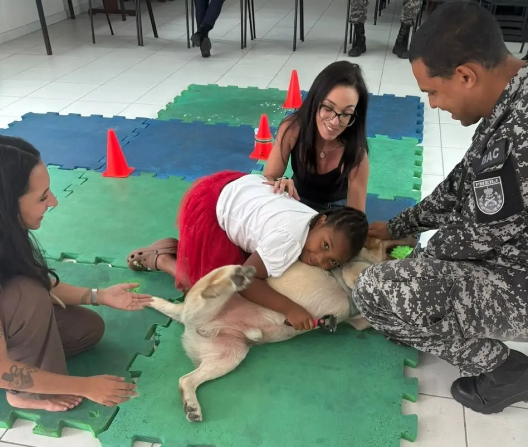 Santa Casa do Rio inaugura tratamento assistido por cães para crianças neurodivergentes, gratuito, começando dia 8 de o…