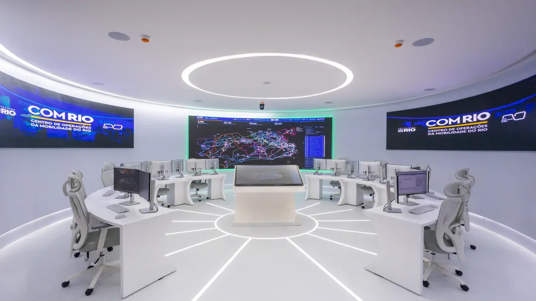Centro de Operações de Mobilidade Rio inaugurou um sistema para monitorar transporte público em tempo real na cidade. É…
