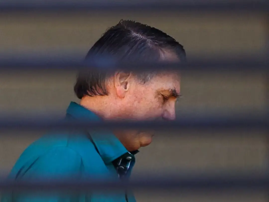 Defesa de Bolsonaro pede nova anulação da condenação no STF, alegando falhas estruturais em 2 terabytes de provas. A de…