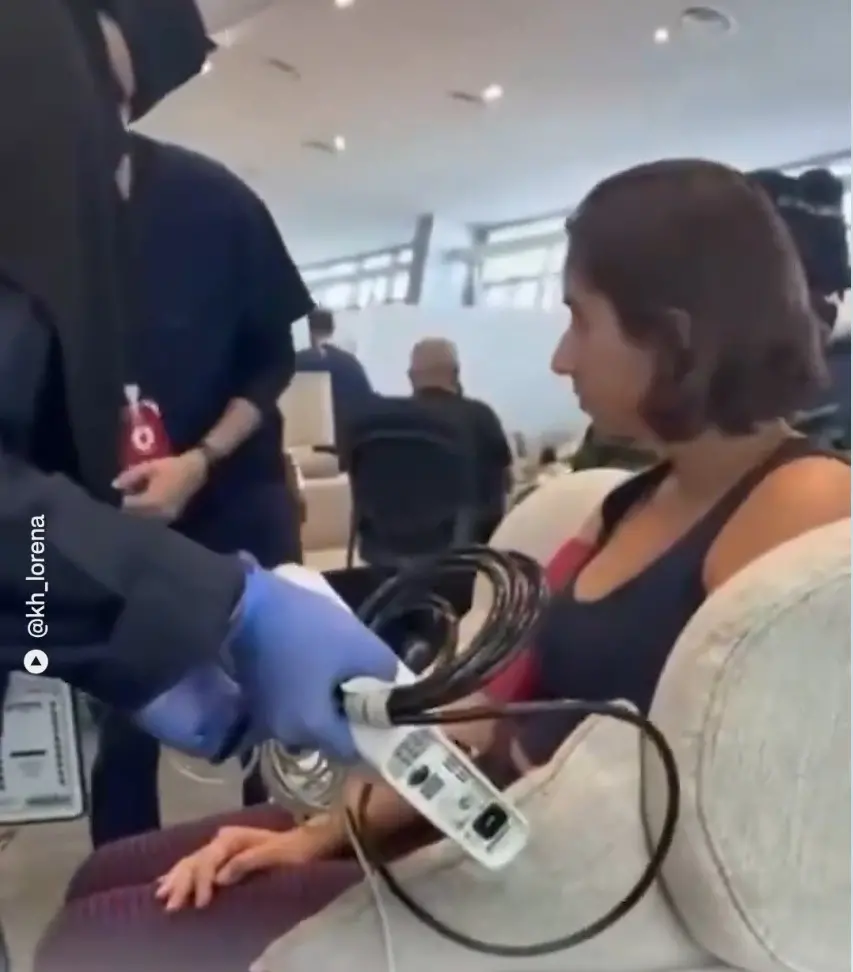 100 mil visualizações no vídeo da enfermeira saudita atendendo passageira de voo Dubai para Tel Aviv. A medicina não te…