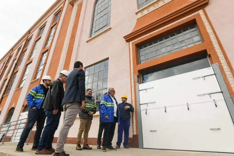 Porto Alegre, a Usina do Gasômetro, recebe 46 comportas metálicas com investimento de R$ 690 mil. A proteção é necessár…