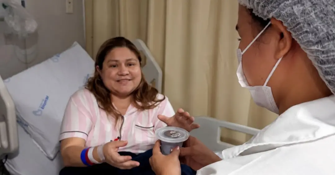 Açaí em porções pequenas foi oferecido aos pacientes no hospital da travessa Antônio Baena, em Belém. Levar esse alimen…