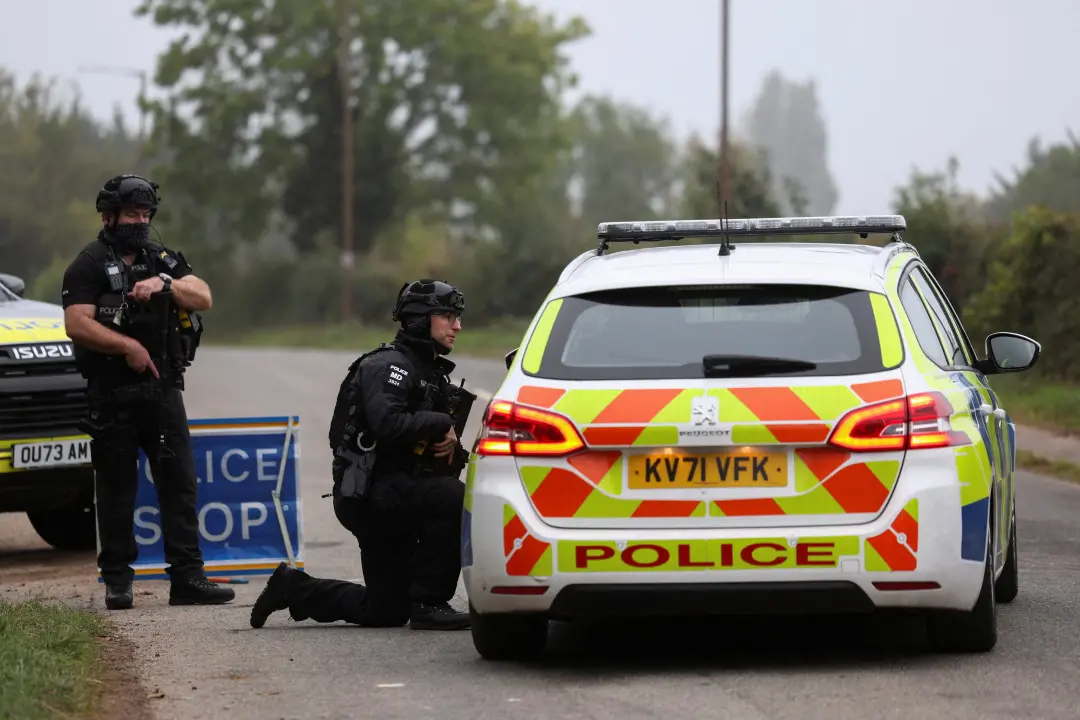 Westminster. A polícia do Reino Unido deteve um britânico-iraniano de 27 anos ligado ao incidente perto da base militar…