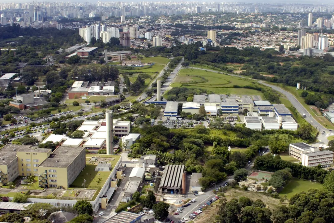 USP no segundo lugar entre as melhores universidades da América Latina, segundo o ranking QS, atrás da Pontifícia Unive…