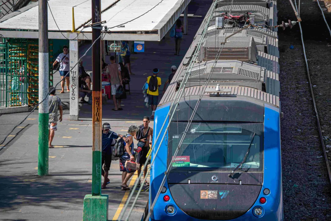 Gratuidade em barcas, trens, metrô e ônibus intermunicipais neste domingo de eleições, das 6h às 20h. É um alívio para …