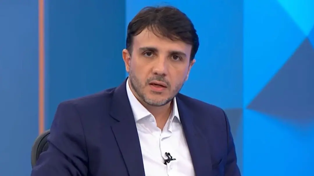 Renan Santos convoca ato em frente à Globo no Rio de Janeiro na quinta-feira, dia 1 de outubro, às 19h30, antes do deba…