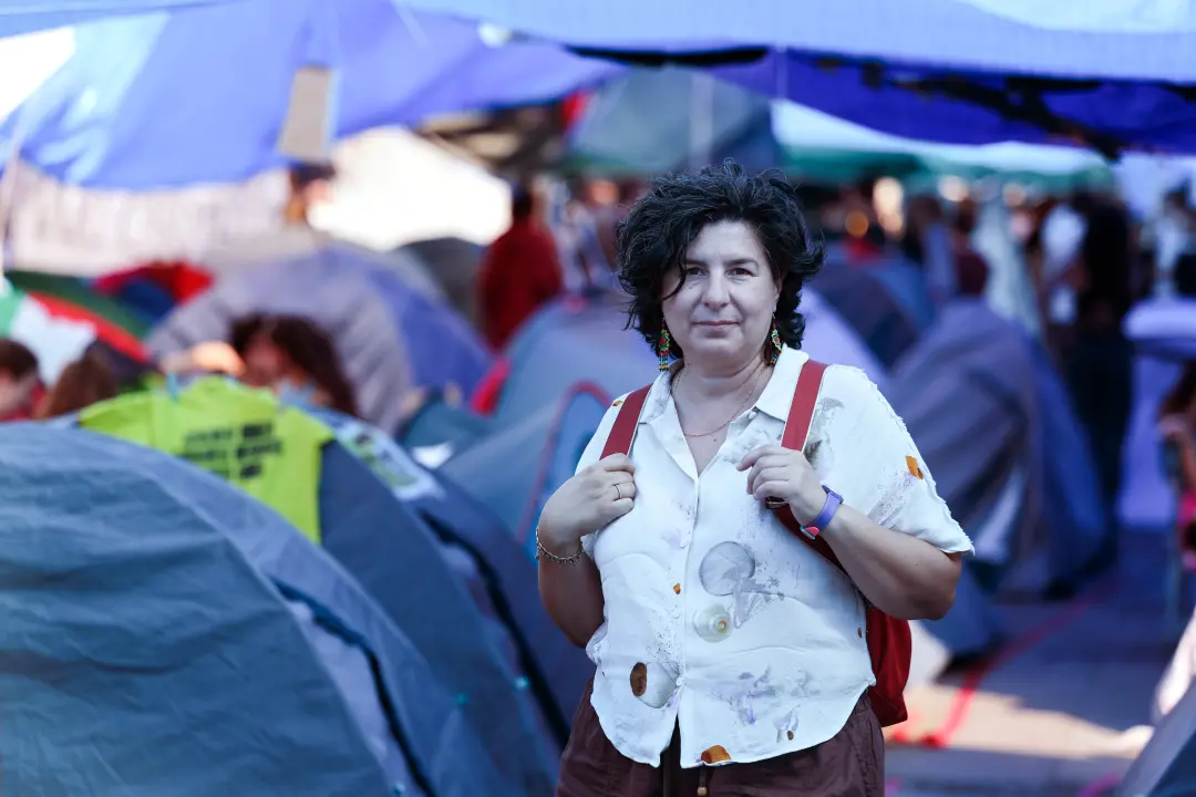 Andrea Silva acampou novamente na Puerta del Sol no domingo 27. Ela estuda engenharia e ganhou formação, mas ainda não …