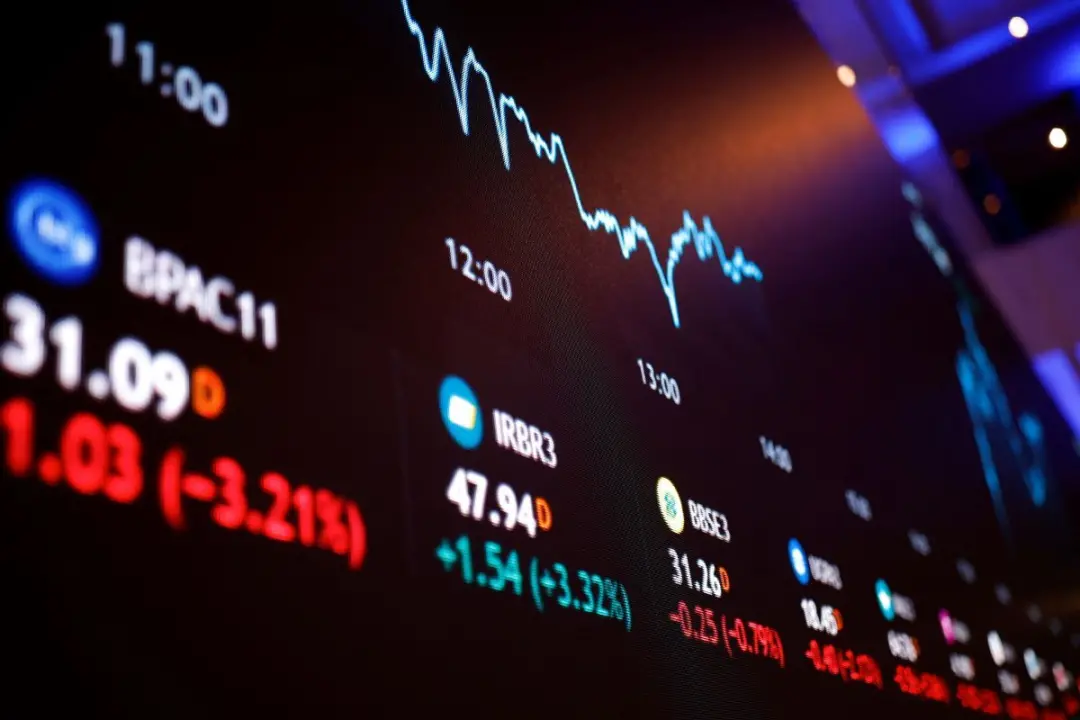 Ibovespa caindo 0,60% na quinta, em meio à expectativa do primeiro turno das eleições no Brasil. O mercado fica no agua…