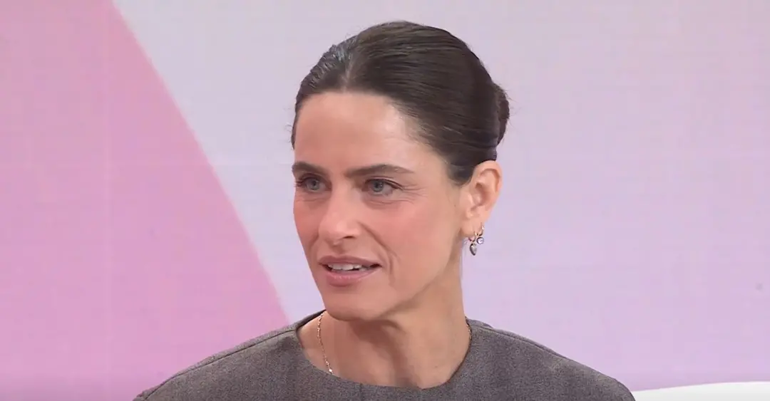 Amanda Peet diagnosticada com câncer de mama estágio 1 em março. É um lembrete forte de que o corpo fala antes do diagn…