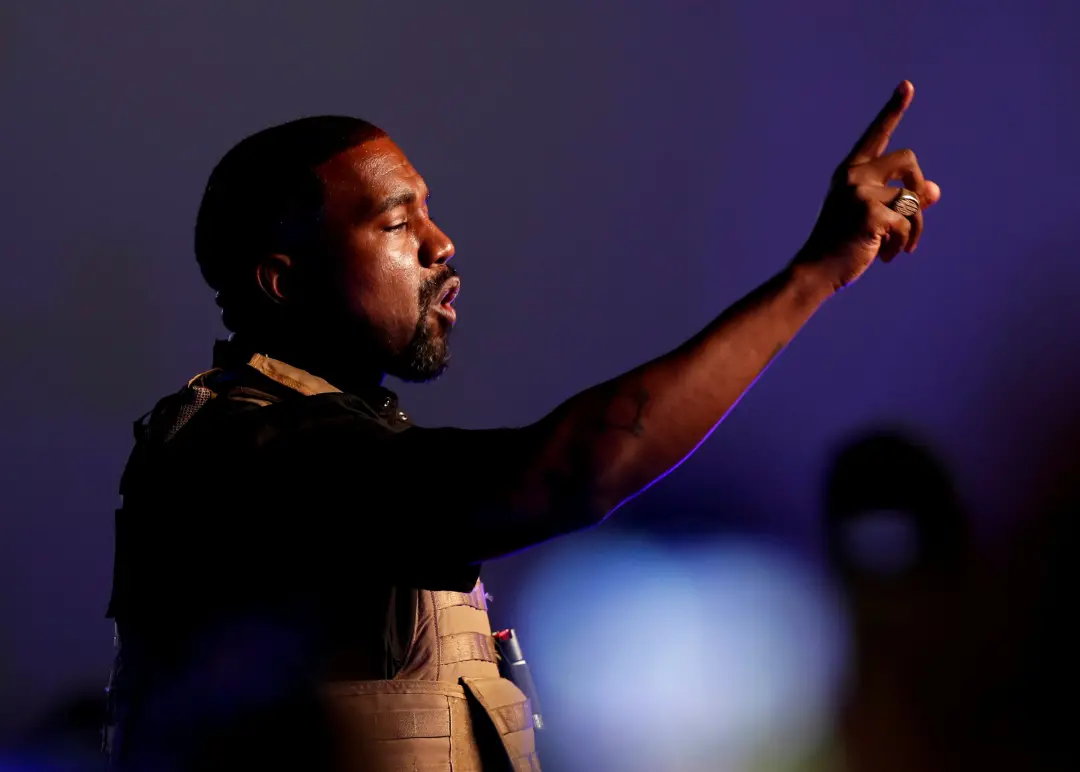 Kanye West cancelou dois shows em São Petersburgo nos dias 10 e 11 de outubro. A promotora avisou que a situação foi mo…