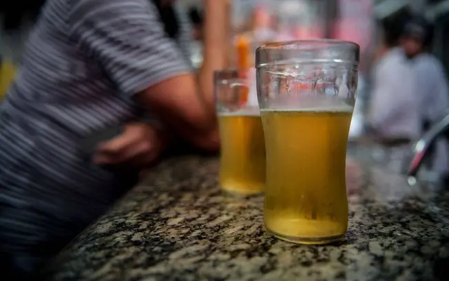 Doze estados terão restrição de venda de bebida alcoólica no primeiro turno das eleições 2026. Essa medida varia de pro…