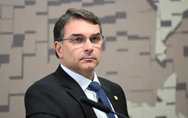 Ana Clara foi atingida a tiros em 2 de fevereiro de 2021 no Rio. O candidato Flávio Bolsonaro defendeu o cabo da PM acu…