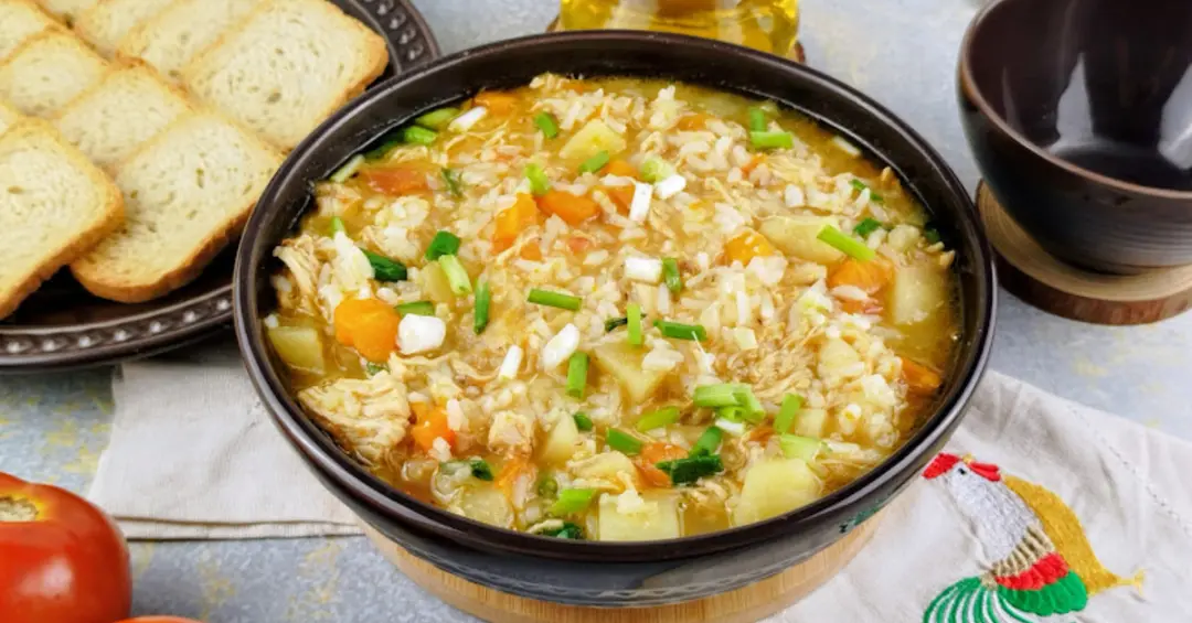 Canja de galinha com frango, arroz e legumes rende 10 porções em uns 50 minutos. É um prato leve e nutritivo que ajuda …