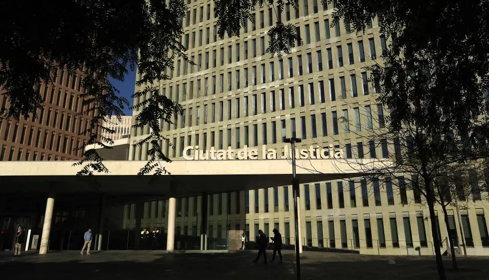 Barcelona, o pai de bebê de seis semanas disse no tribunal que não é consciente de ter machucado o menino. Fractura de …