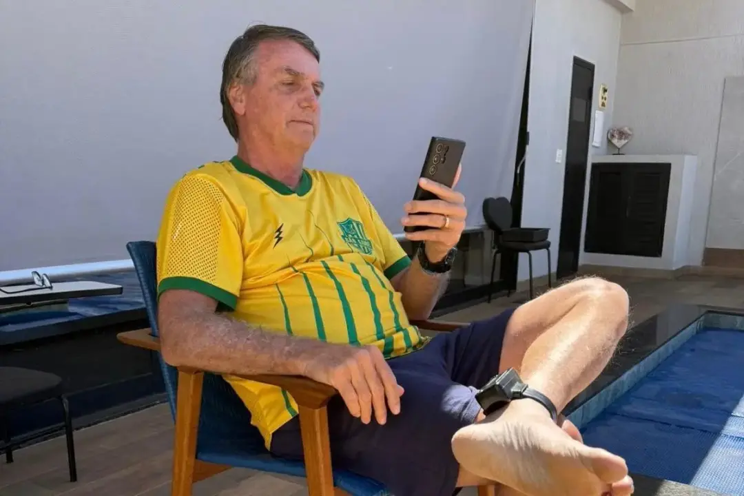 Defesa de Bolsonaro recorreu ao STF pedindo anulação da condenação de 27 anos. O pedido foca na análise das provas e no…