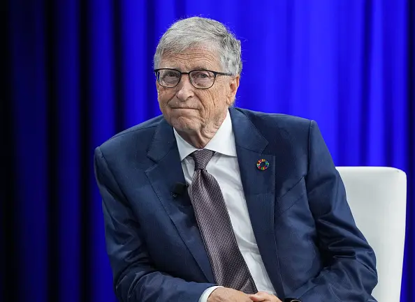 Bill Gates fala que a IA já pode criar armas biológicas contra milhões e atacar bancos. O risco imediato tá no uso crim…