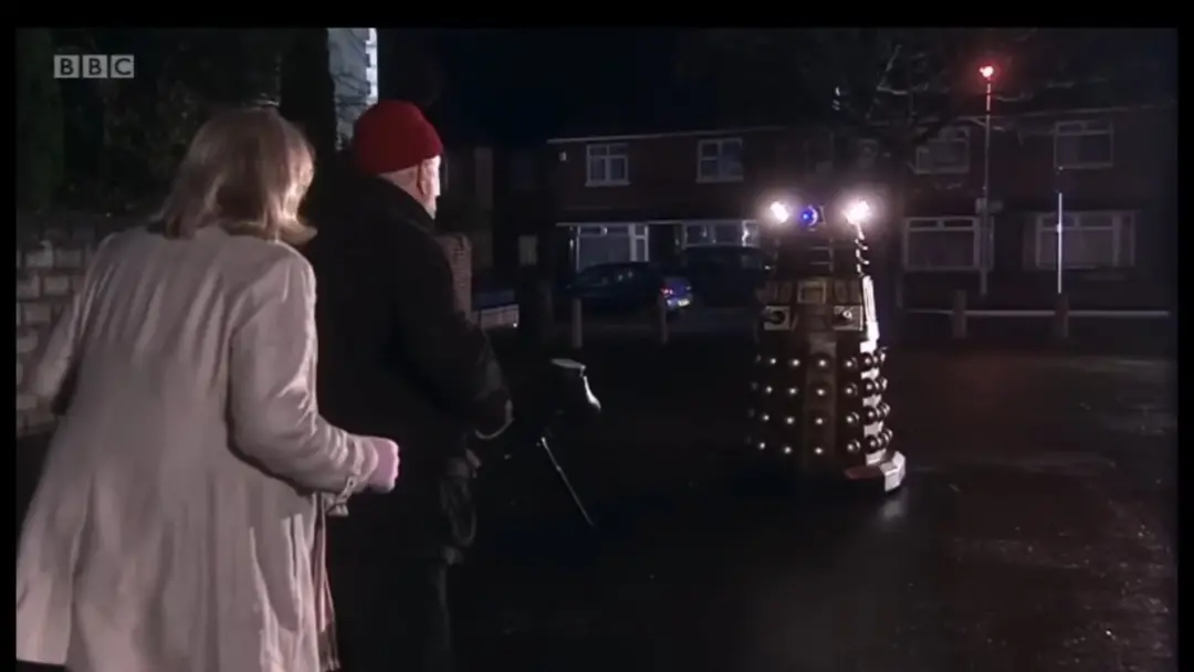 Matt Brittin, diretor da BBC, disse que um episodio de Doctor Who gerado por inteligência artificial estava bom. A efic…